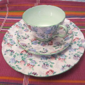 VINTAGE /3-PIECE SHELLEY, BONE CHINA (SUMMER GLORY) ENGLAND SET